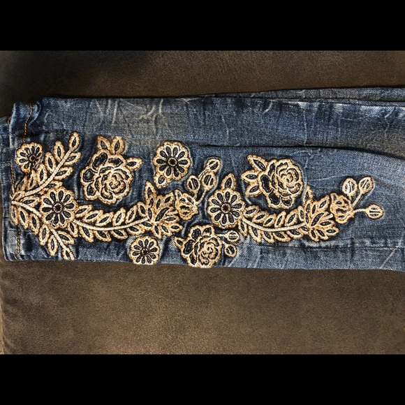 Embroidered MissMe Jeans 🌼 - Picture 2 of 4